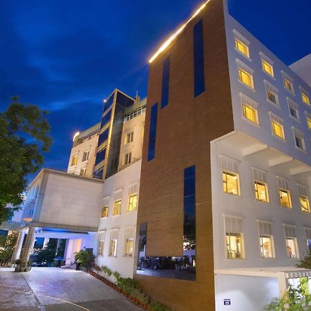 โฮเทล อทิธิ Hotel ปอนดิเชอรี ภายนอก รูปภาพ