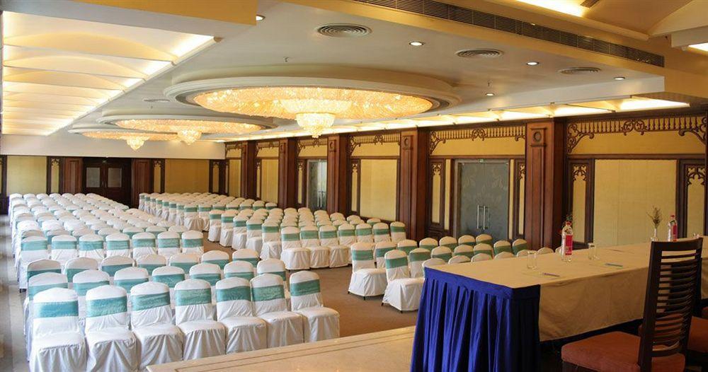 โฮเทล อทิธิ Hotel ปอนดิเชอรี ภายนอก รูปภาพ