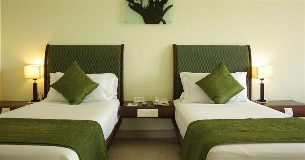 โฮเทล อทิธิ Hotel ปอนดิเชอรี ภายนอก รูปภาพ