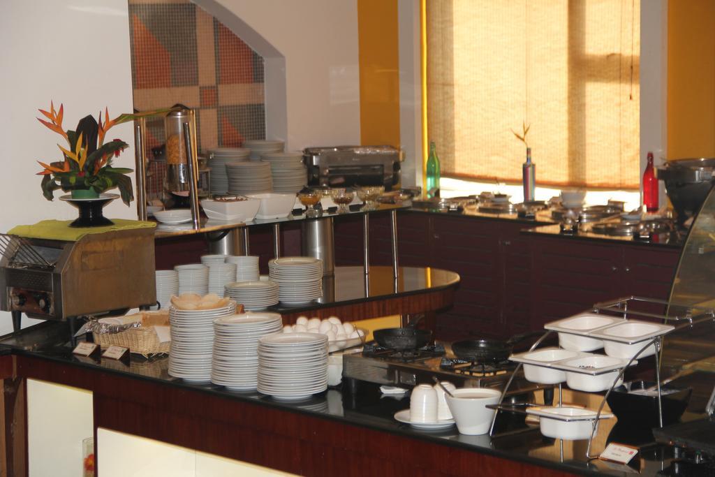 โฮเทล อทิธิ Hotel ปอนดิเชอรี ภายนอก รูปภาพ