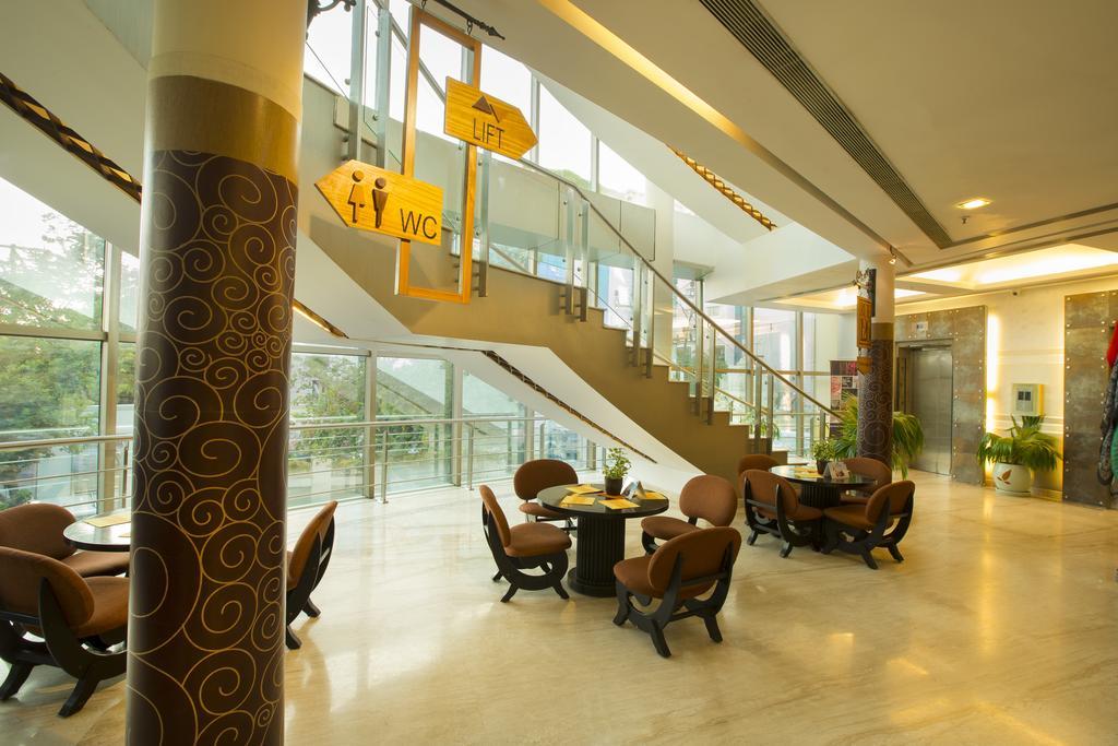 โฮเทล อทิธิ Hotel ปอนดิเชอรี ภายนอก รูปภาพ