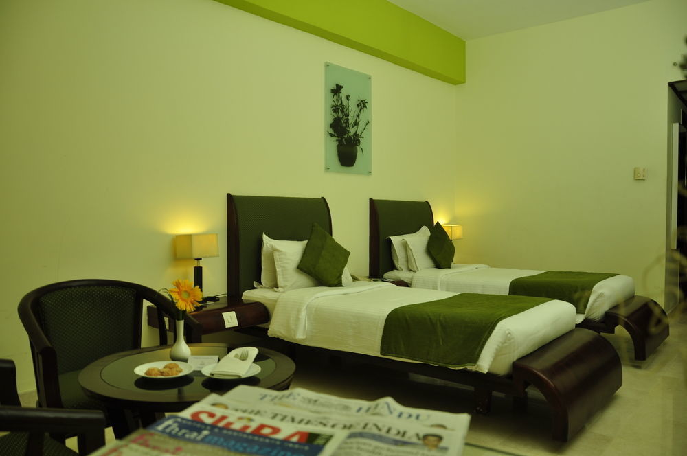 โฮเทล อทิธิ Hotel ปอนดิเชอรี ภายนอก รูปภาพ