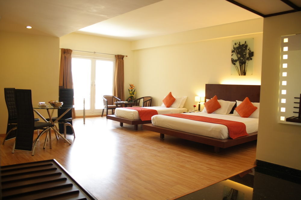 โฮเทล อทิธิ Hotel ปอนดิเชอรี ภายนอก รูปภาพ
