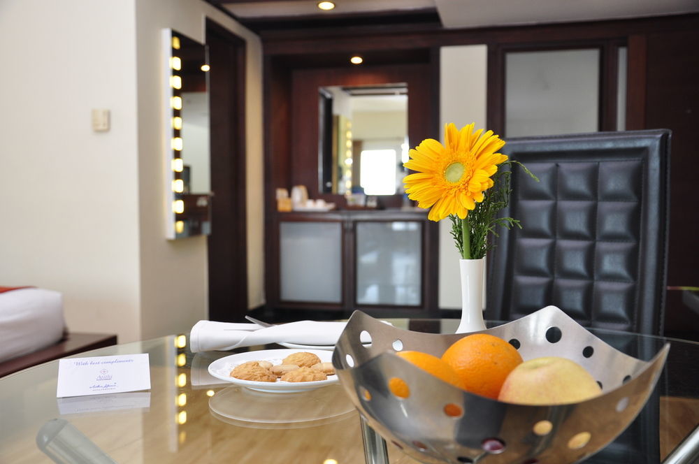 โฮเทล อทิธิ Hotel ปอนดิเชอรี ภายนอก รูปภาพ