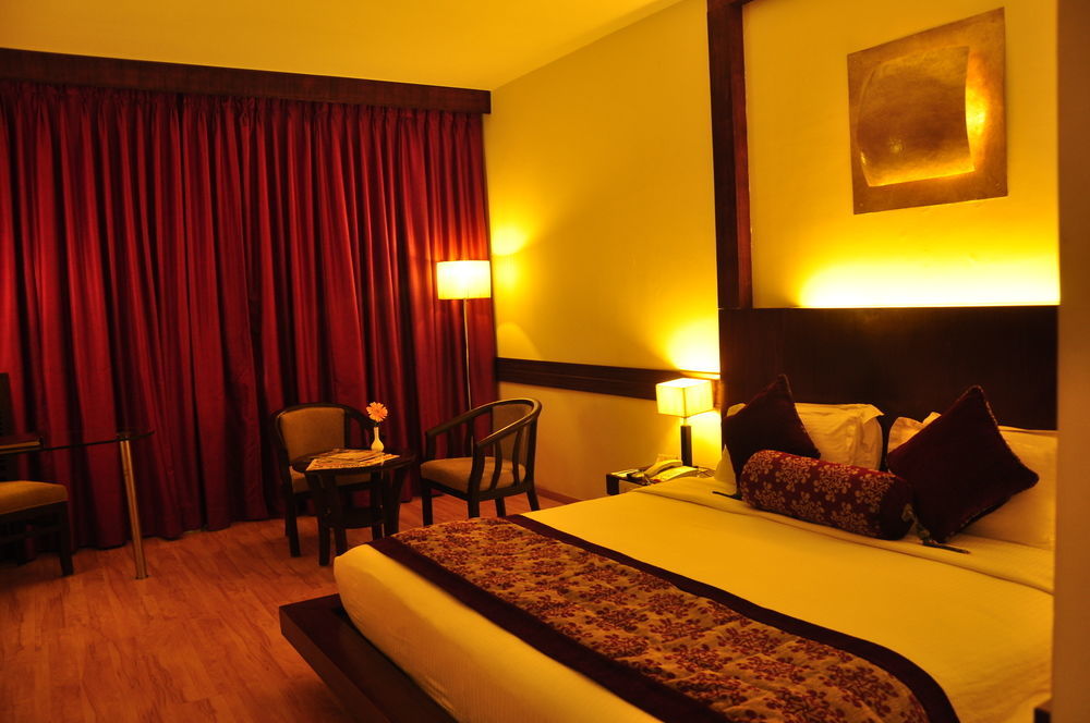 โฮเทล อทิธิ Hotel ปอนดิเชอรี ภายนอก รูปภาพ
