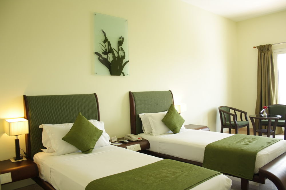 โฮเทล อทิธิ Hotel ปอนดิเชอรี ภายนอก รูปภาพ