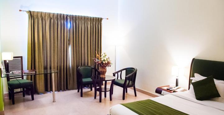 โฮเทล อทิธิ Hotel ปอนดิเชอรี ภายนอก รูปภาพ