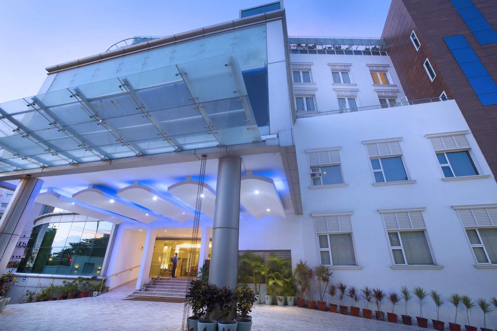 โฮเทล อทิธิ Hotel ปอนดิเชอรี ภายนอก รูปภาพ