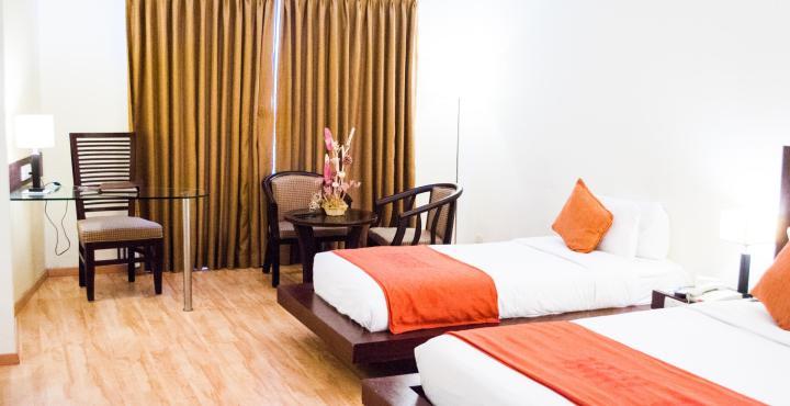 โฮเทล อทิธิ Hotel ปอนดิเชอรี ภายนอก รูปภาพ
