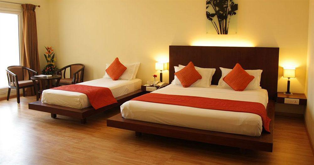โฮเทล อทิธิ Hotel ปอนดิเชอรี ภายนอก รูปภาพ